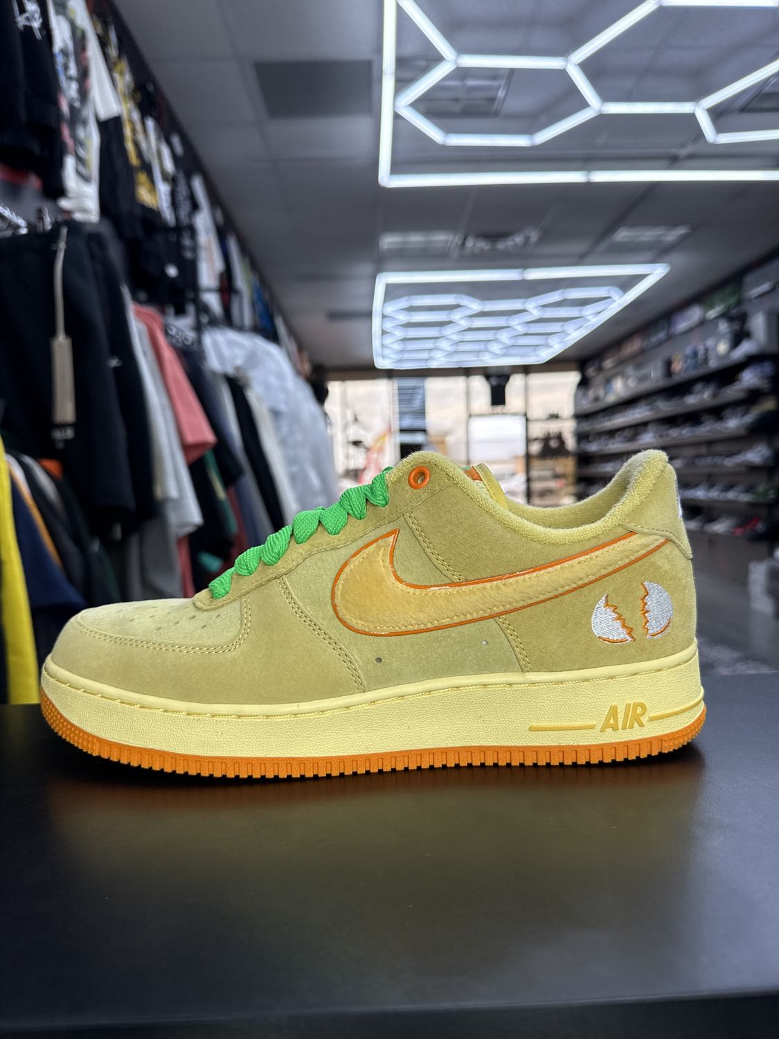 NIKE DUNK “DUCKS OF A FEATHER/ EGG”  (SZ 10.5)  USED/OG ALL