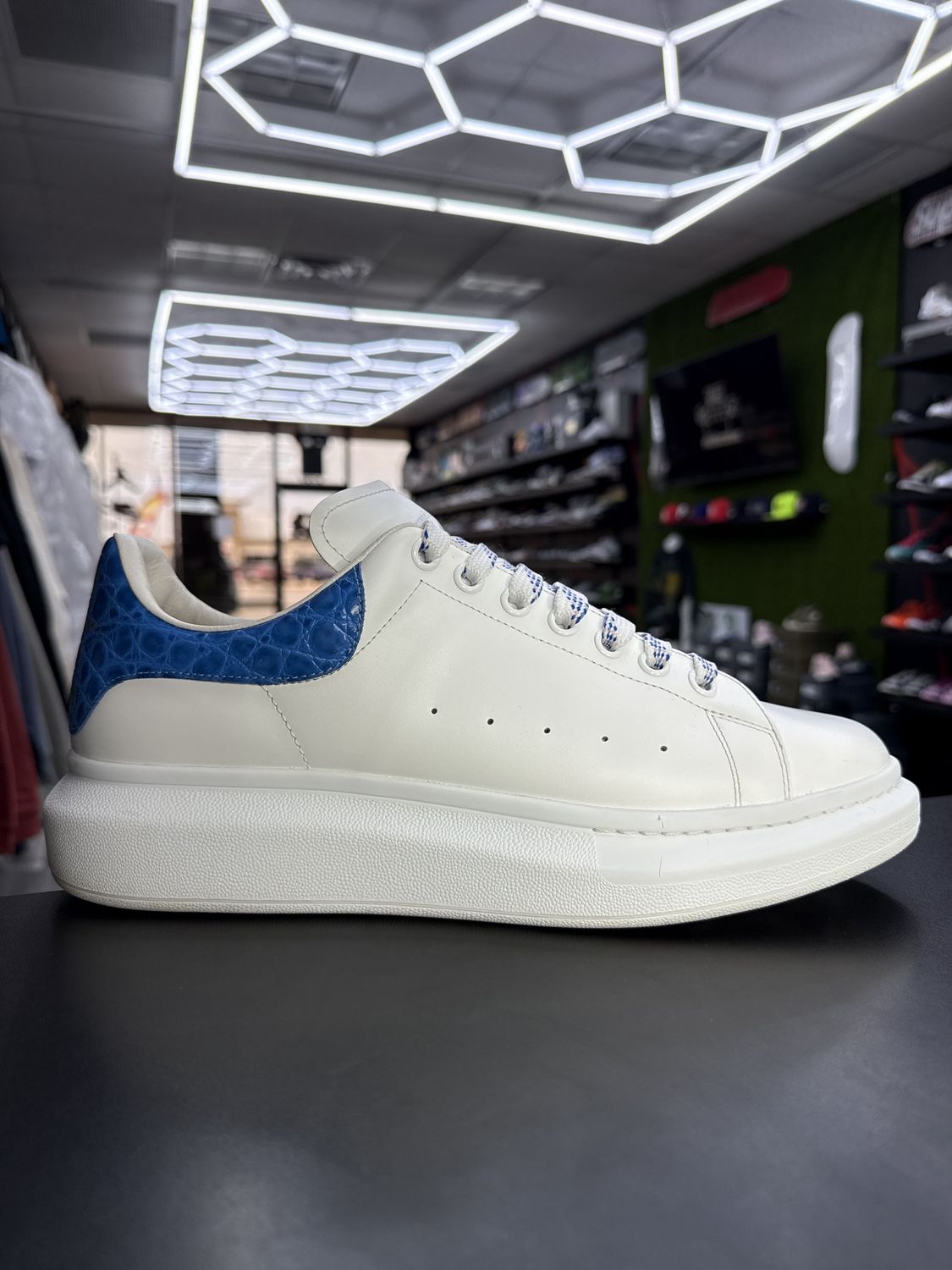 ALEXANDER MCQUEEN “BLUE/WHT”  (SZ 12US)  USED/OG BOX