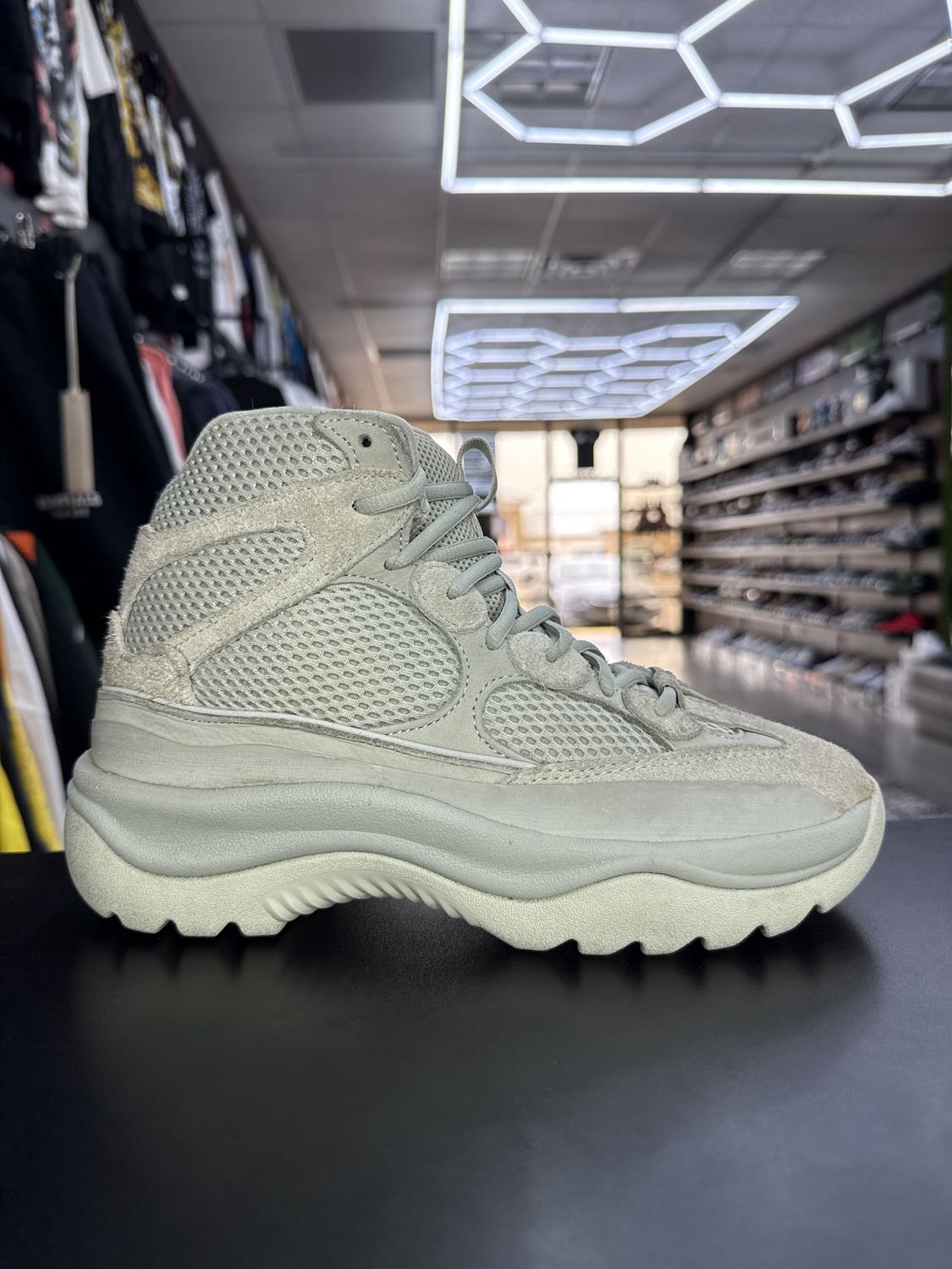 YZY DESERT BOOT “SALT”  (SZ 7M / 8.5W)  USED/NO BOX