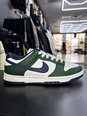 NIKE DUNK “FIR MIDNIGHT” (SZ 7M / 8.5W)  USED/NO BOX