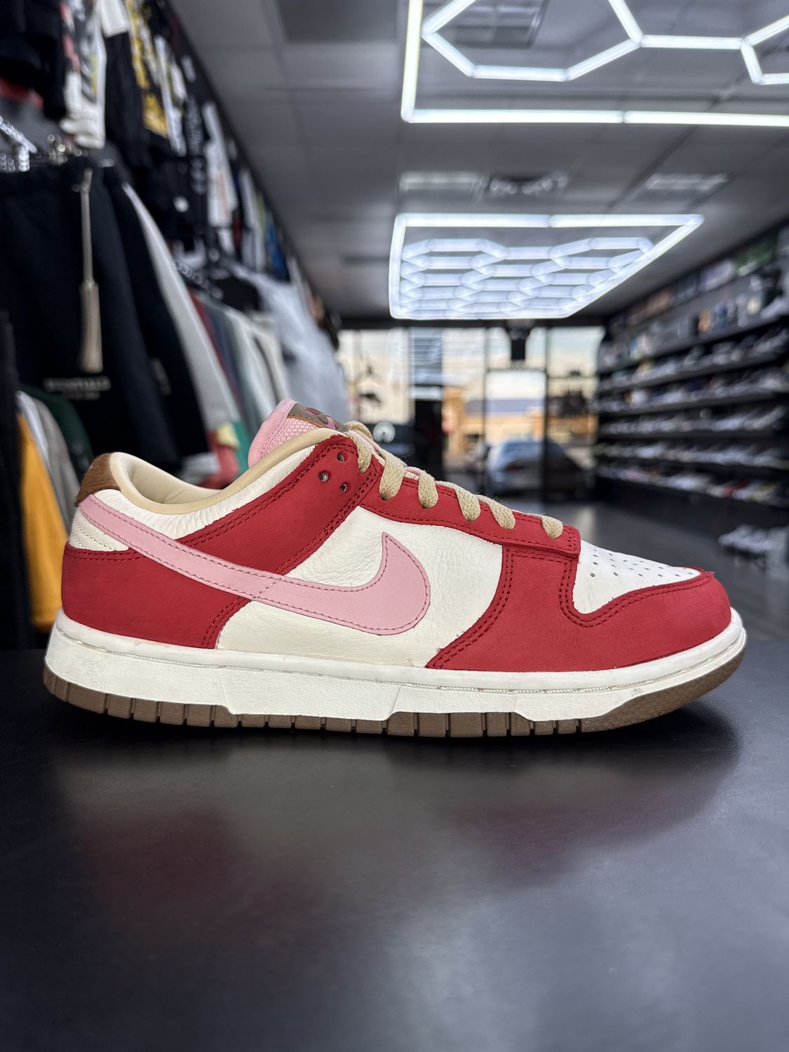 NIKE DUNK “BACON”  (SZ 6.5M / 8W)  USED/OG BOX