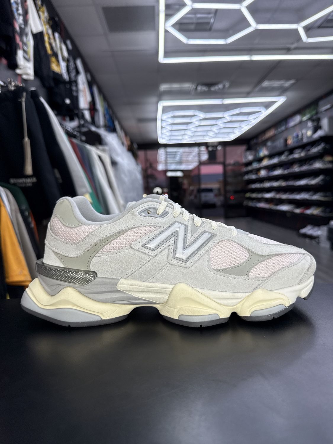 NEW BALANCE 9060 “GRANITE PINK”  (SZ 7.5M / 9M)  USED/OG BOX