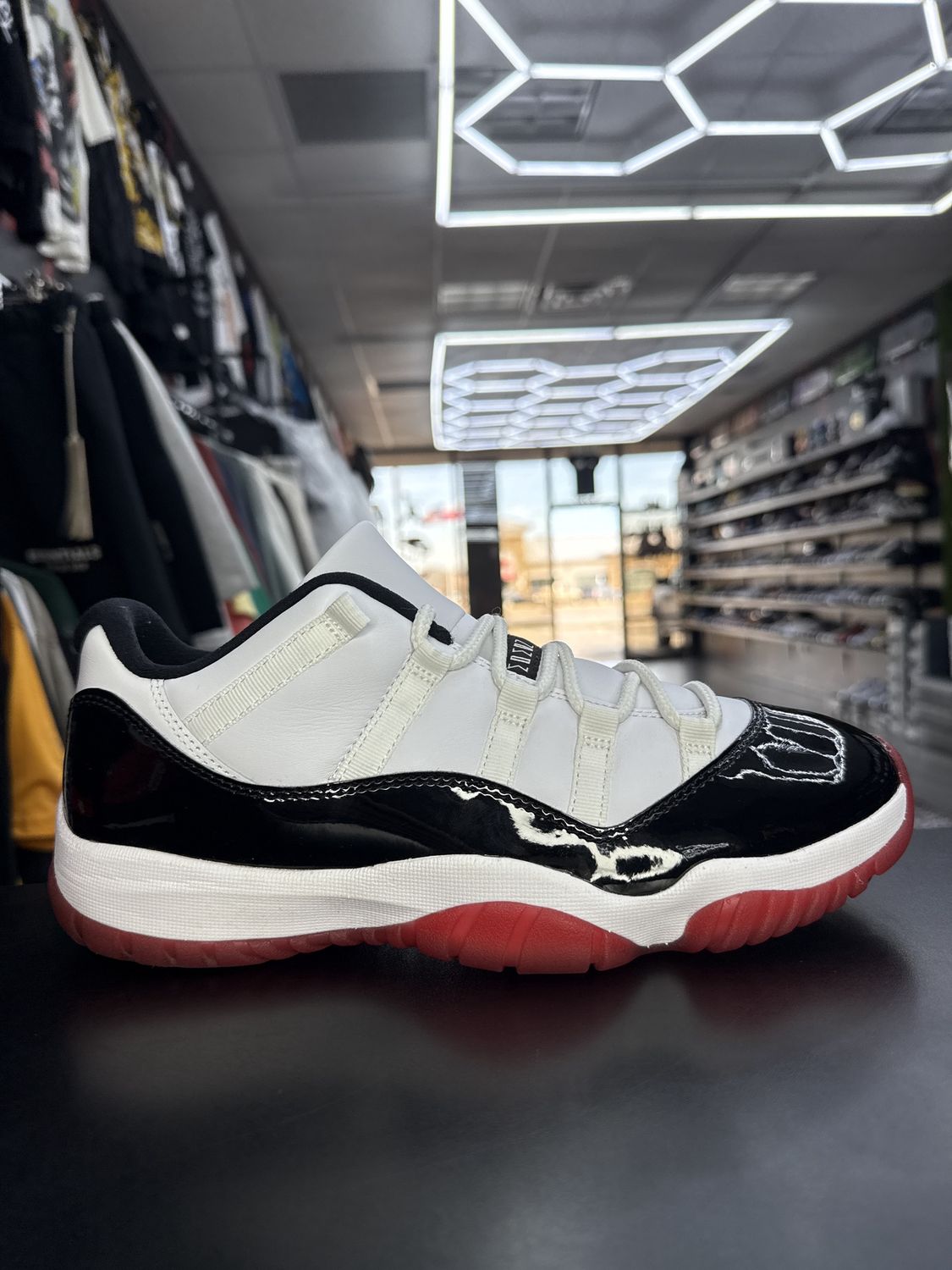 J11 “CONCORD BRED”  (SZ 10)  USED/OG BOX