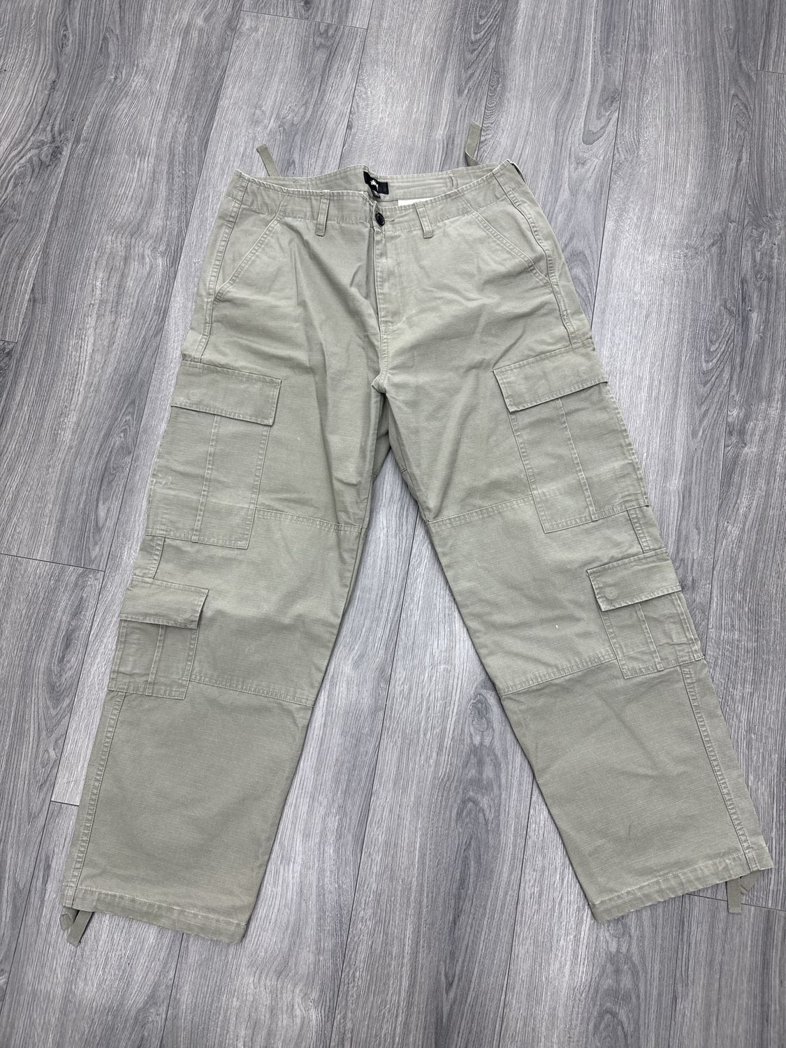 STUSSY CARGO PANTS  “GREY”  (32W)  PRE-OWNED