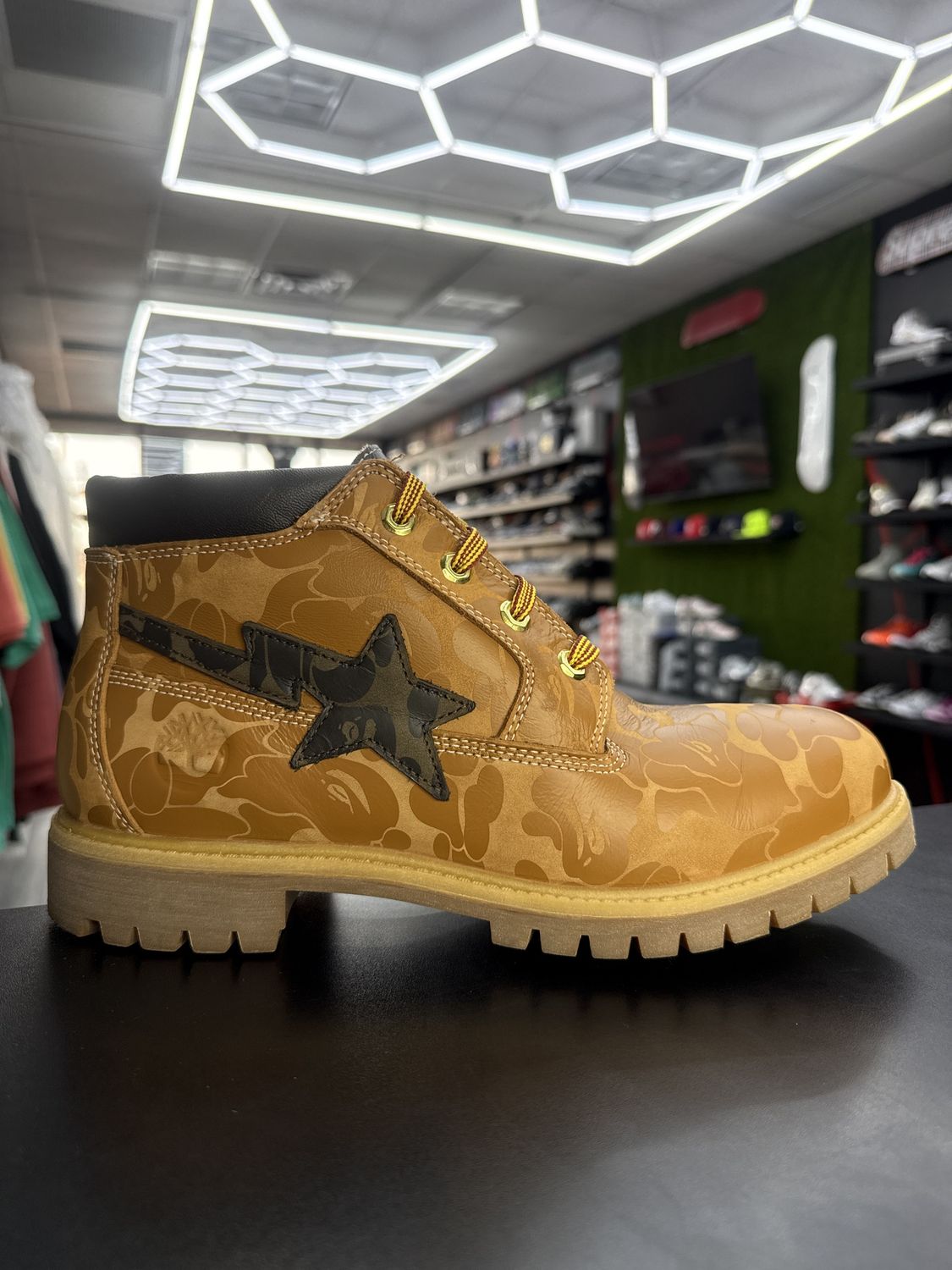 BAPE x TIMBERLAND  “BROWN”  (SZ 10.5)  USED/OG ALL