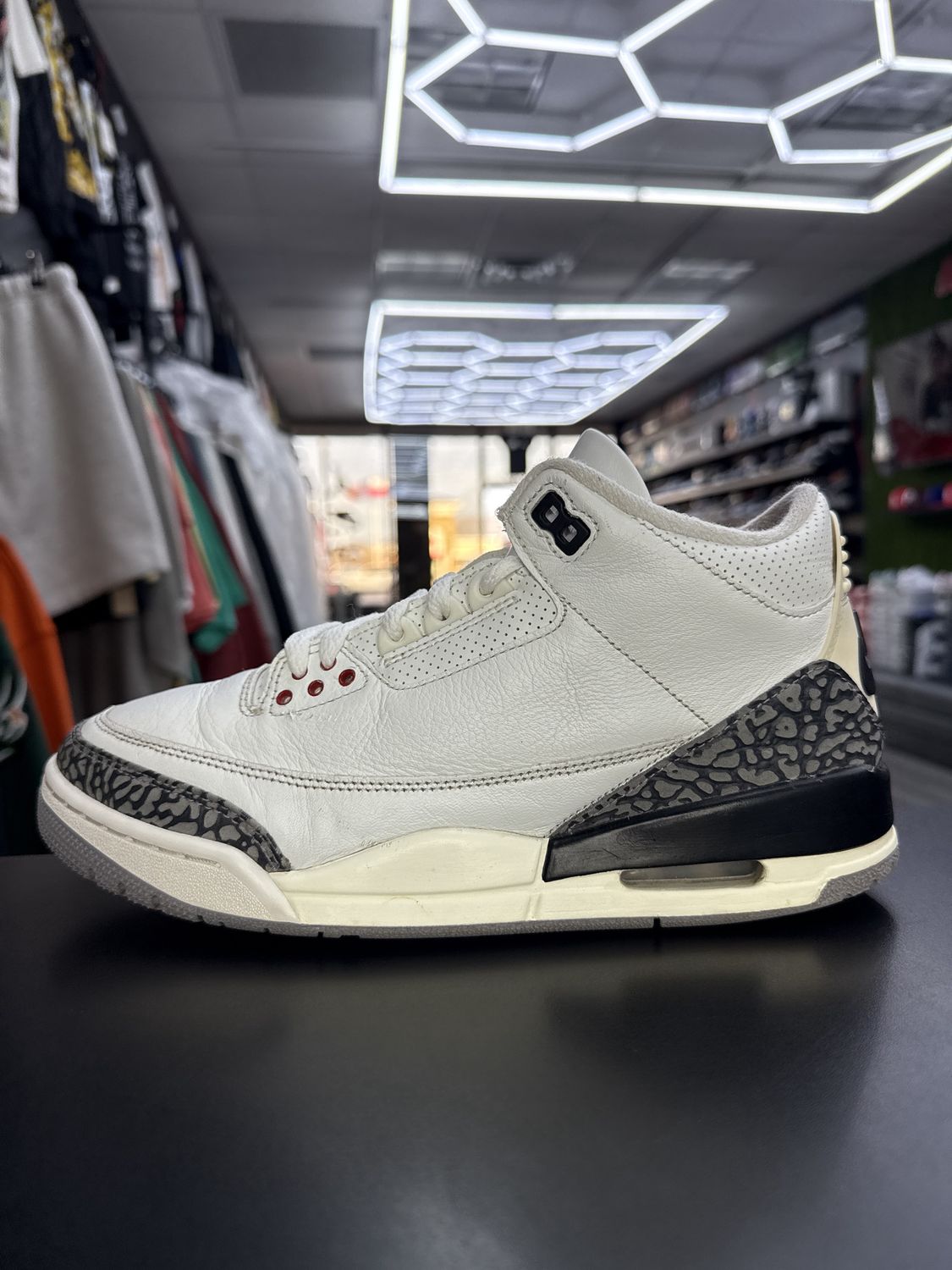 J3 “WHT CEMENT”  (SZ 8.5)  USED/NO BOX