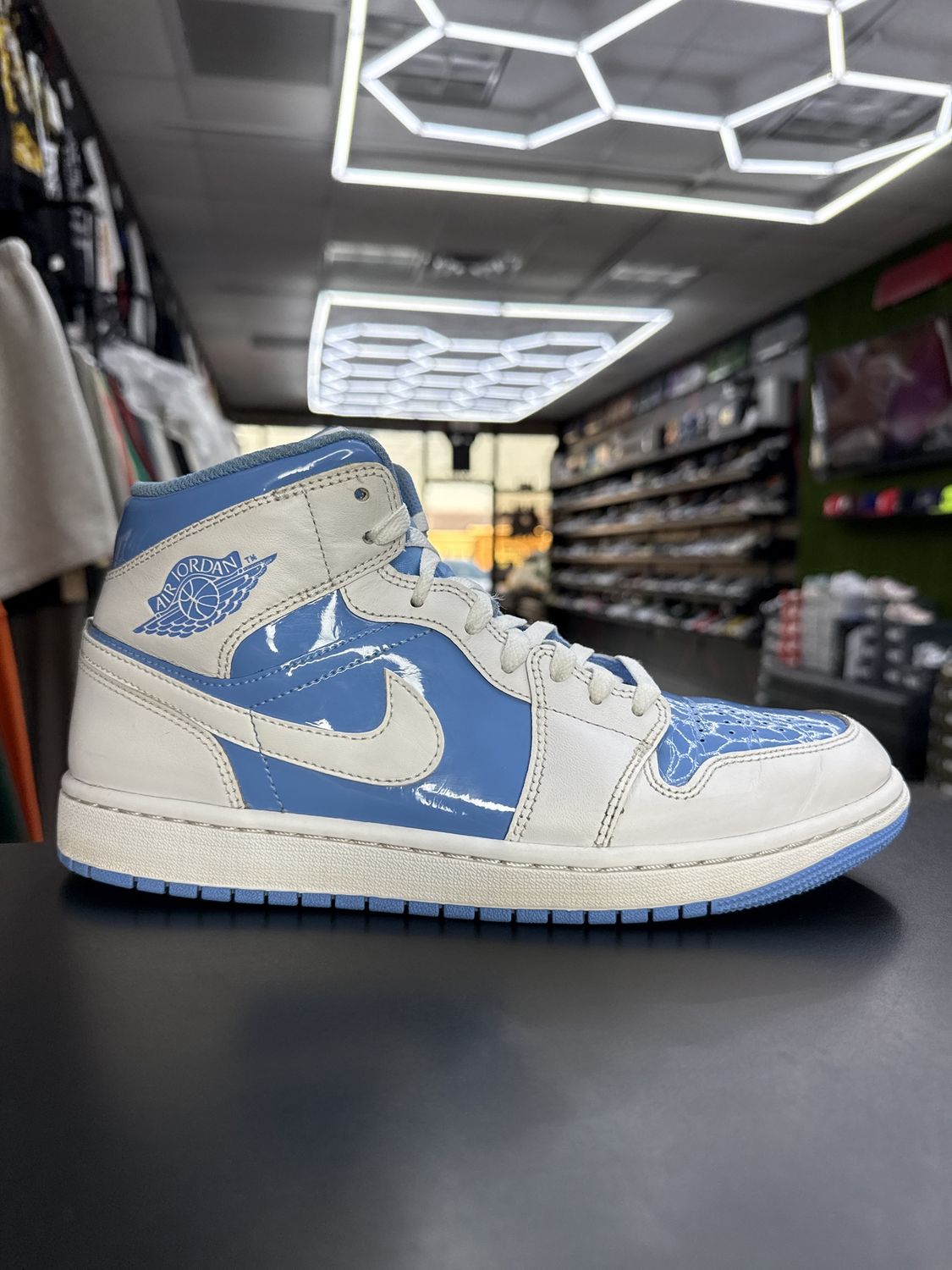 J1 MID “LEGEND BLUE”  (SZ 9.5)  USED/NO BOX