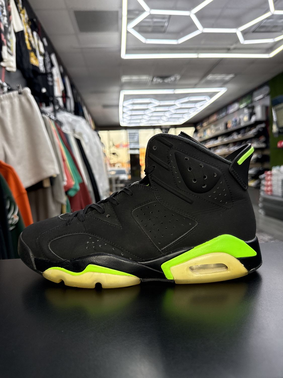 J6 “ELECTRIC GRN”  (SZ 9)  USED/NO BOX / REP LACES