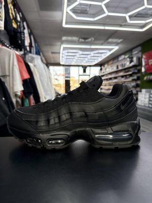 NIKE AIR MAX 95 “BLK”  (SZ 8.5)  USED/OG BOX
