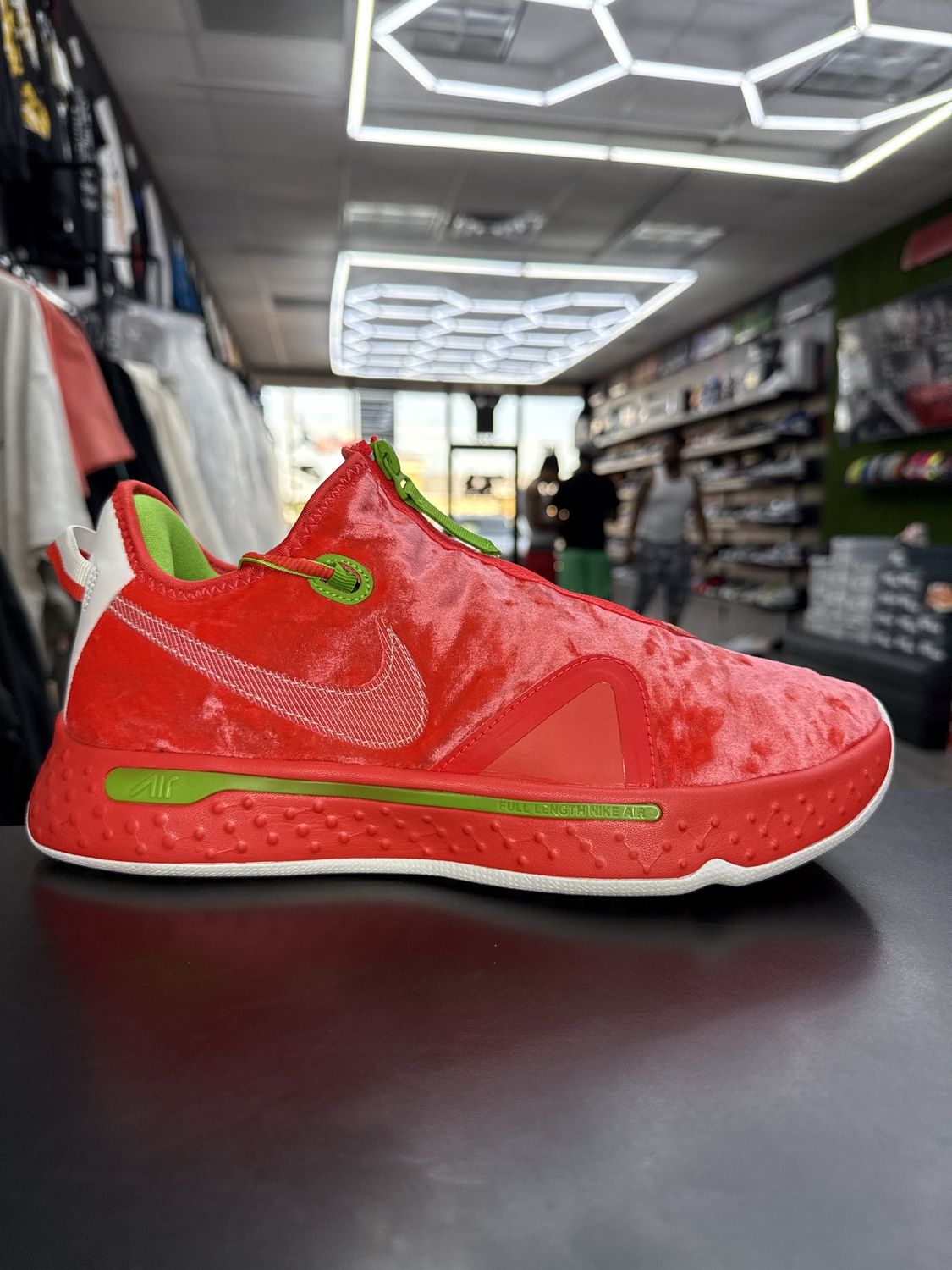 NIKE PG 4 “CHRISTMAS”  (SZ 10.5)  USED/OG BOX