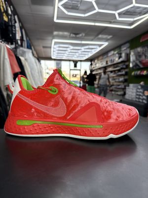 NIKE PG 4 “CHRISTMAS”  (SZ 10.5)  USED/OG BOX
