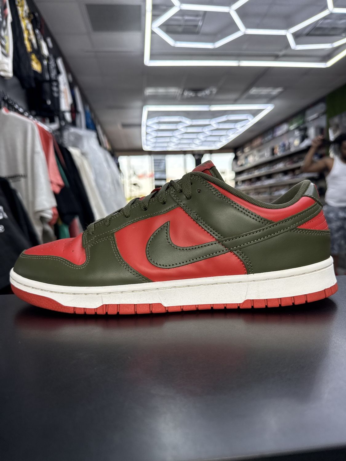 NIKE DUNK “MYSTIC RED”  (12)  USED/OG BOX