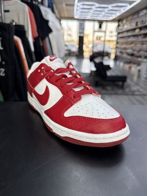 NIKE DUNK LOW NEXT NATURE “GYM RED”  (SZ 4M / 5.5W)  USED/OG BOX