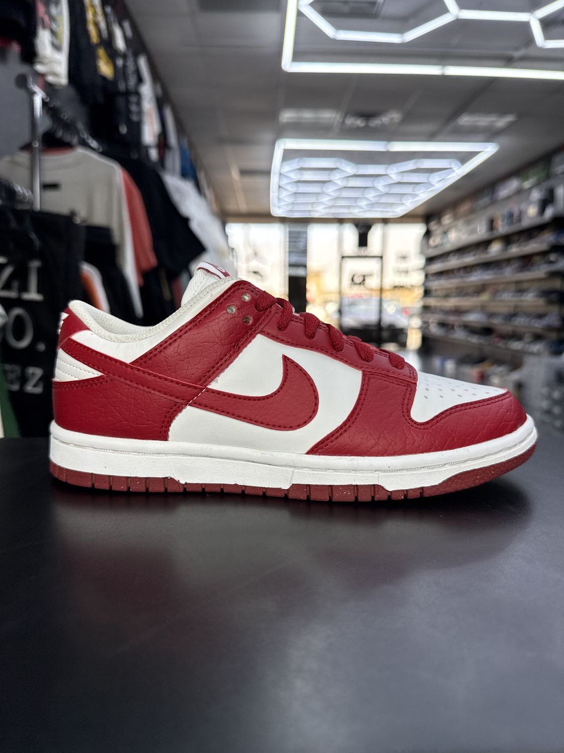 NIKE DUNK LOW NEXT NATURE “GYM RED”  (SZ 4M / 5.5W)  USED/OG BOX