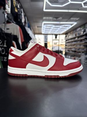 NIKE DUNK LOW NEXT NATURE “GYM RED”  (SZ 4M / 5.5W)  USED/OG BOX