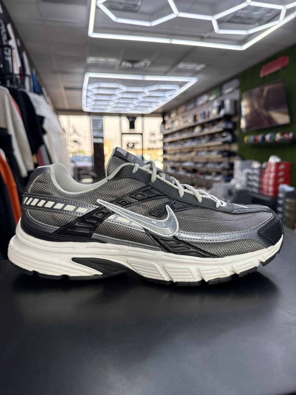 NIKE AIR MAX LTD  “GREY”  (SZ 10.5)  USED/NO BOX