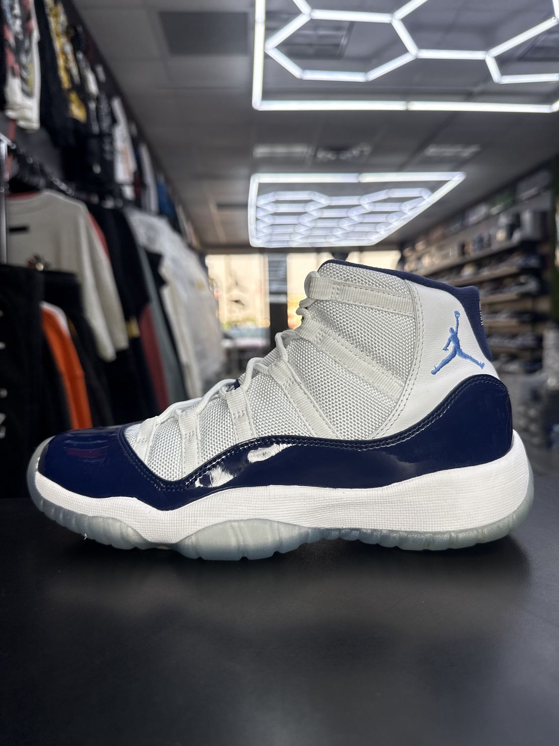 J11 “WIN LIKE 82”  (SZ 6Y / 7.5W)  USED/OG BOX