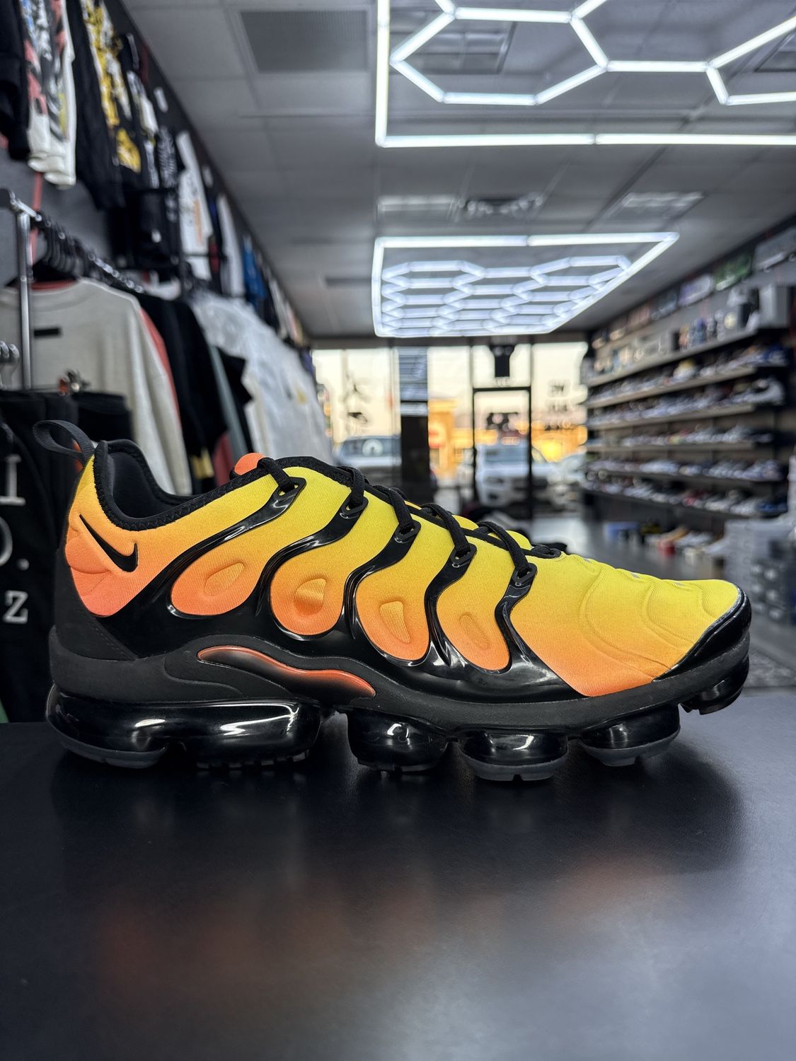 NIKE VAPORMAX PLUS “BLK/ CRIMSON”  (SZ 14)  USED/OG BOX