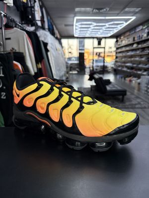 NIKE VAPORMAX PLUS “BLK/ CRIMSON”  (SZ 14)  USED/OG BOX