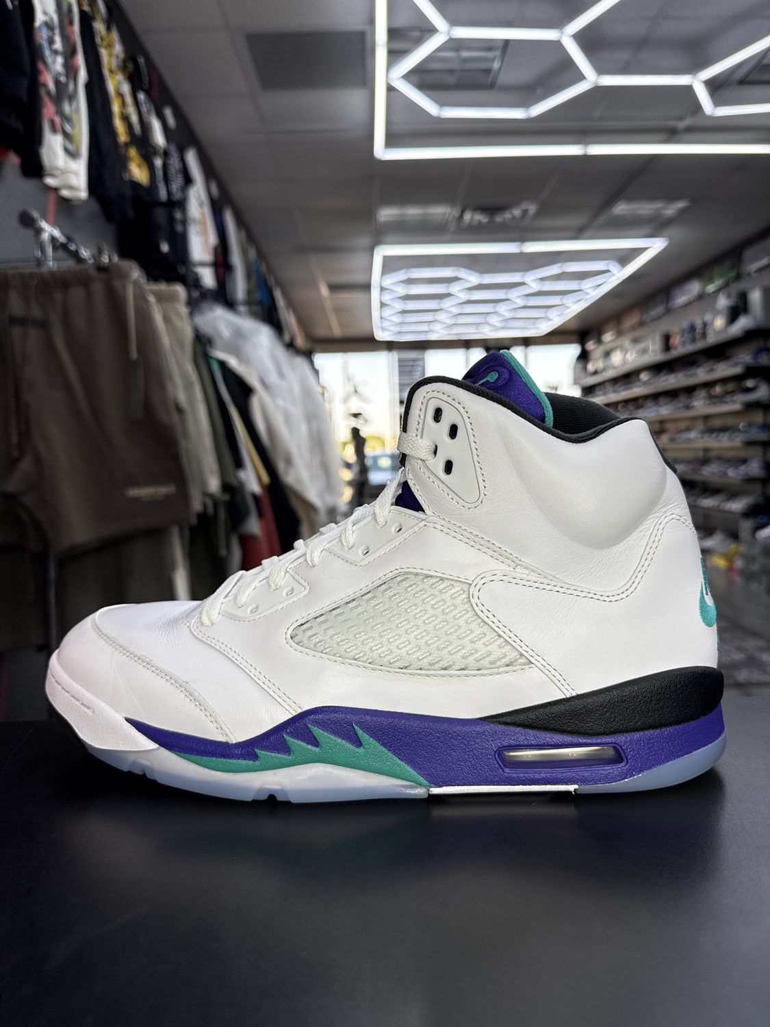 J5 “GRAPE”  (SZ 13)  USED/OG BOX