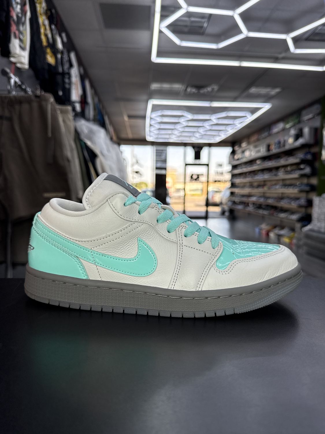 J1 LOW “POLAROID”  (SZ 8M / 9.5W)  USED/OG ALL