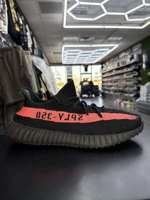 YZY 350 V2 “CORE BLK/RED”  (SZ 10.5)  USED/DAMAGED BOX