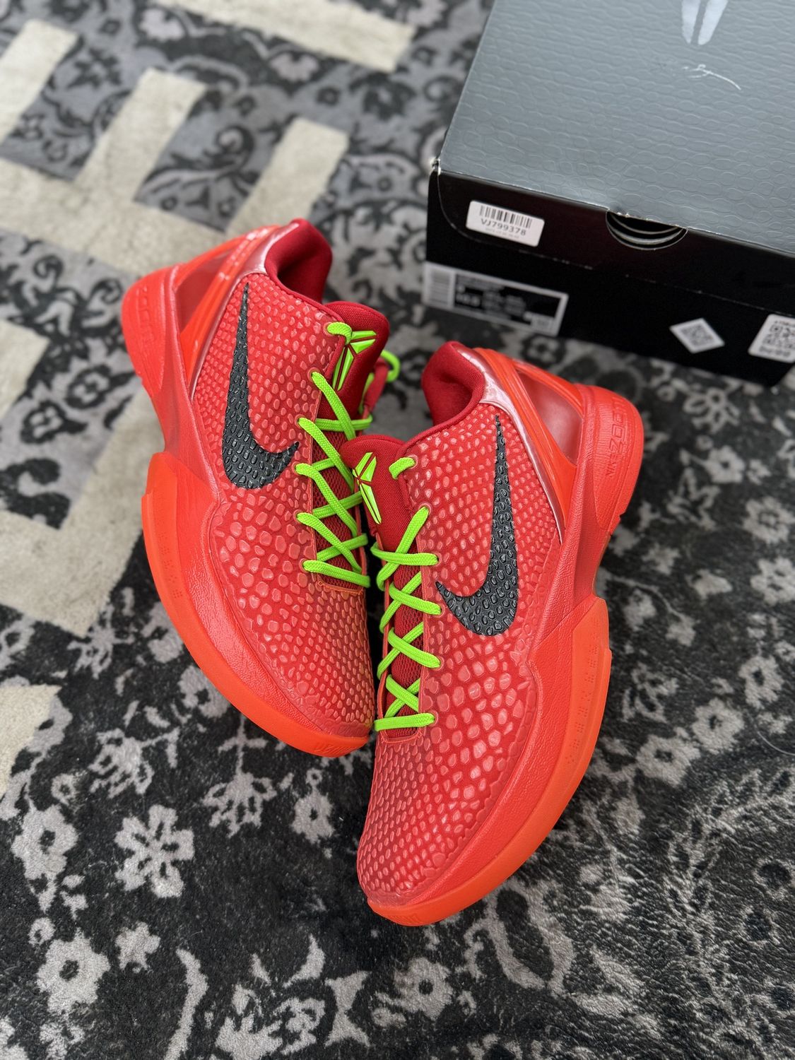 NIKE KOBE 6  “REVERSE GRINCH”  (SZ 9)  WORN 1x/OG ALL