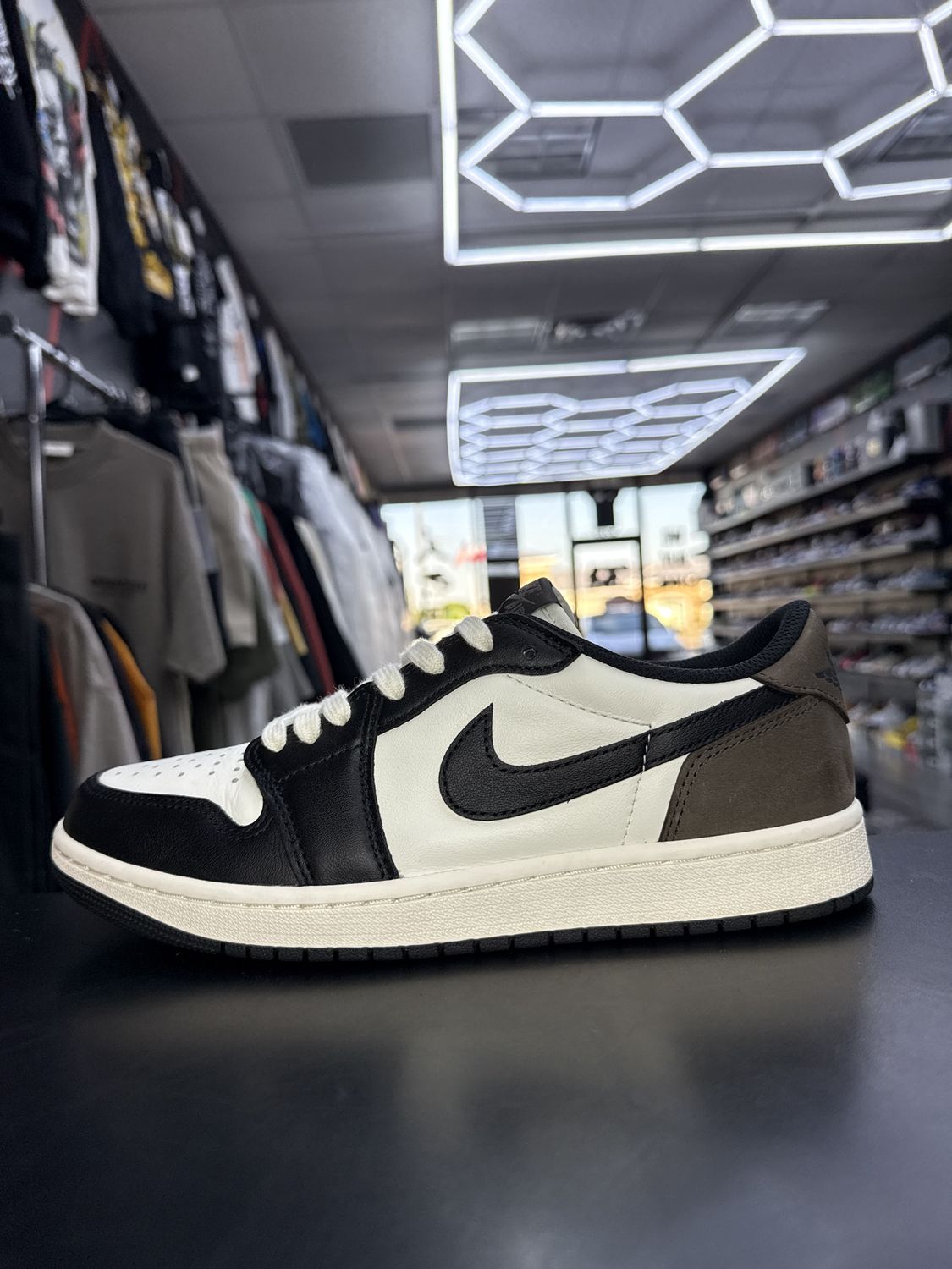 J1 LOW “MOCHA”  (SZ 9)  USED/OG BOX