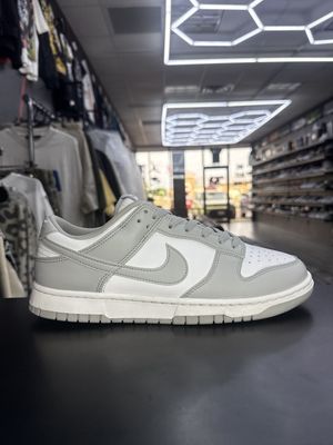NIKE DUNK “LIGHT SMOKE GREY”  (SZ 10)  USED/OG BOX