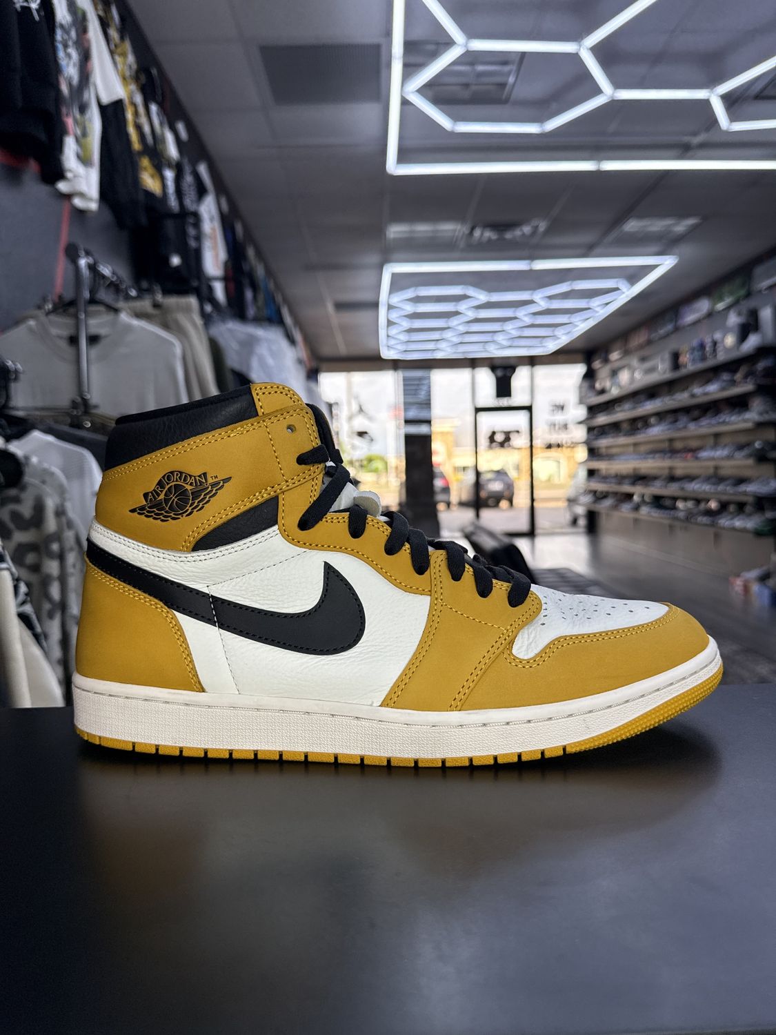 J1 “YLW ORCHE”  (SZ 13)  USED/OG BOX