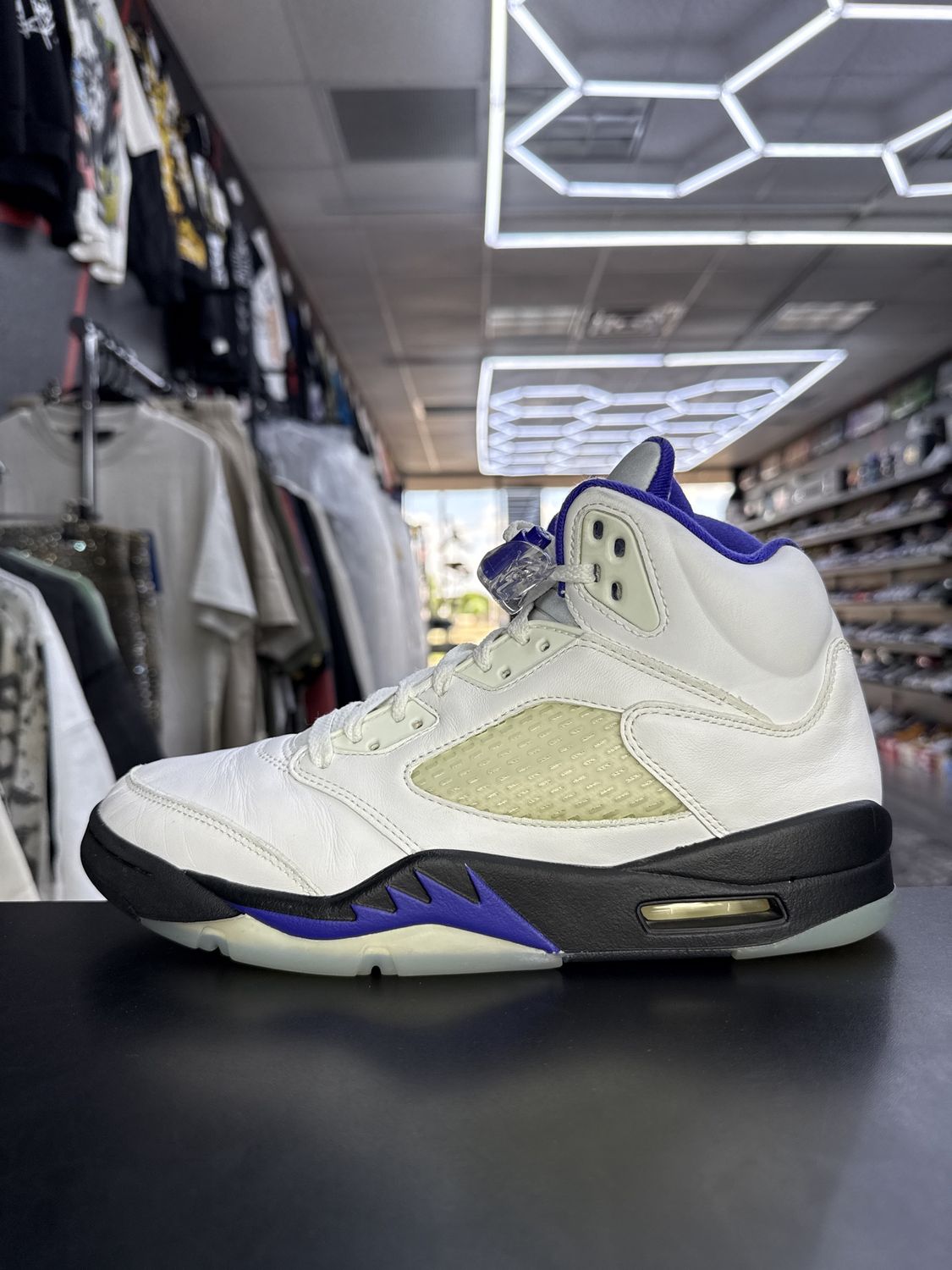 J5 “DARK CONCORD”  (SZ 9.5)  USED/NO BOX