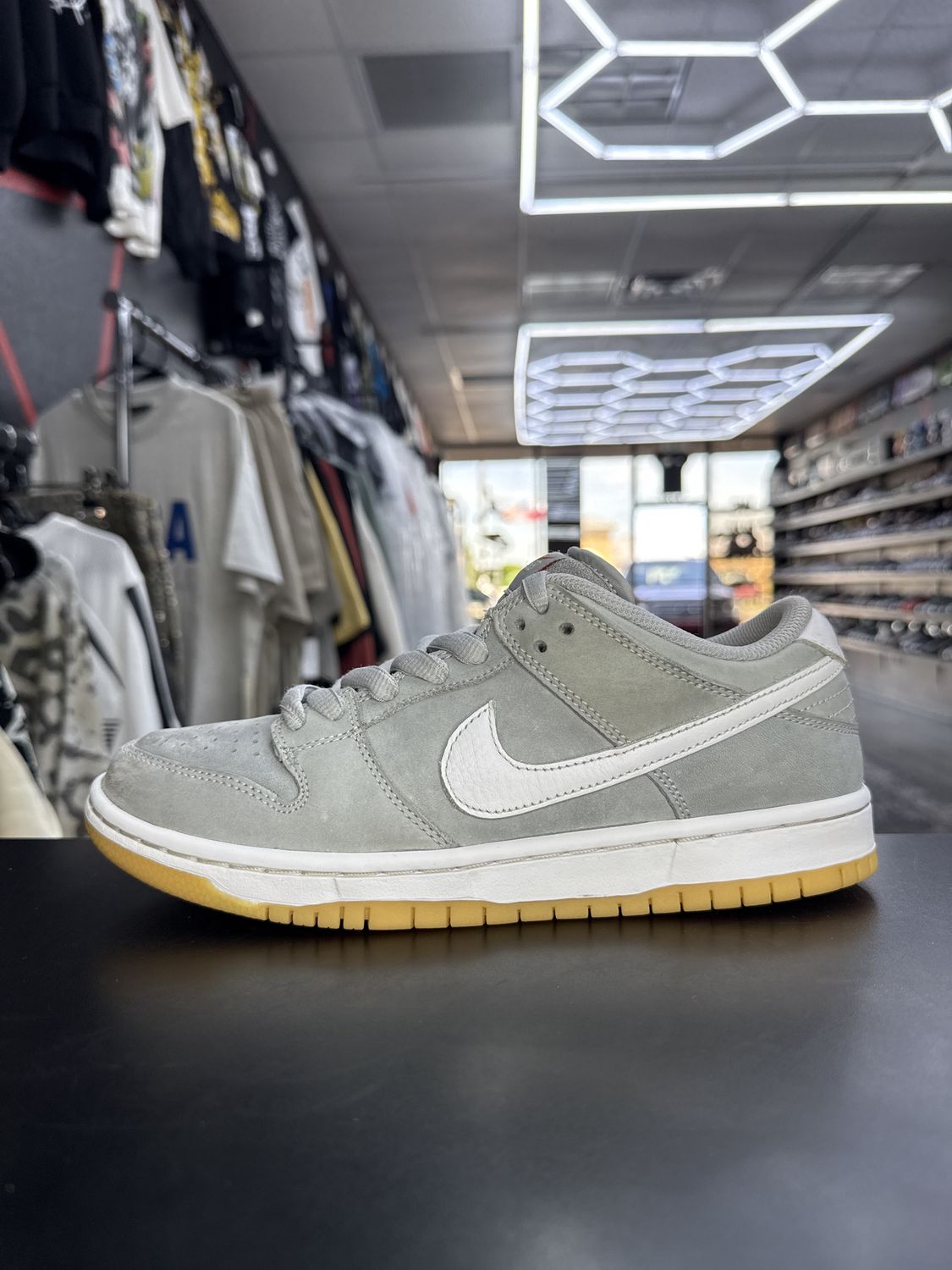 NIKE DUNK SB “WOLF GREY GUM”  (SZ 7.5M / 9W)  USED/NO BOX