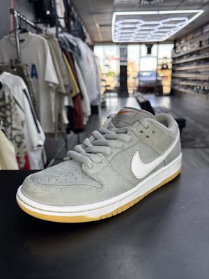 NIKE DUNK SB “WOLF GREY GUM”  (SZ 7.5M / 9W)  USED/NO BOX
