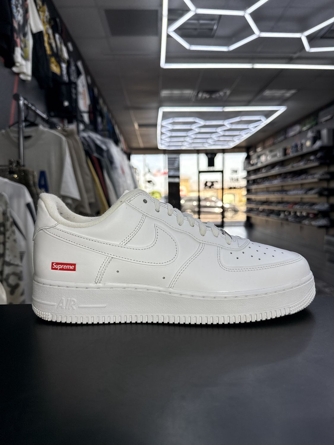 NIKE AF1 x SUPREME “WHT”  (SZ 11)  USED/NO BOX