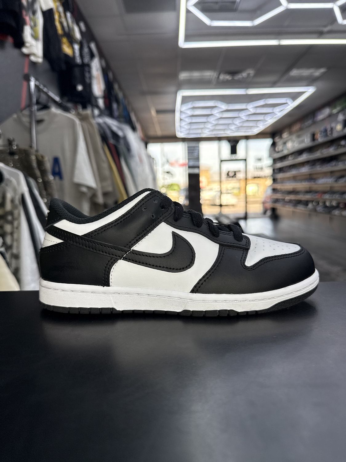 NIKE DUNK “PANDA”  (SZ 3Y)  USED/NO BOX