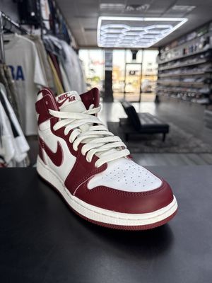 J1 “TEAM RED”  (SZ 6Y / 7.5W)  USED/NO BOX