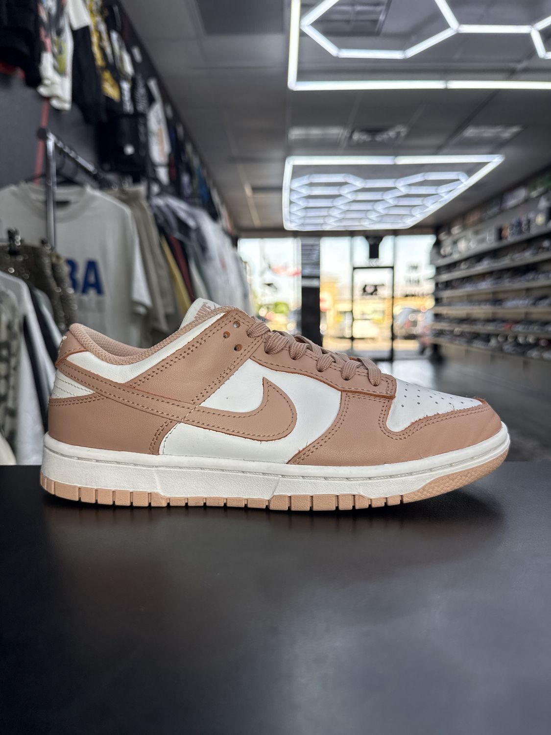 NIKE DUNK “ROSE WHISPER”  (SZ 6.5M / 8W)  USED/NO BOX