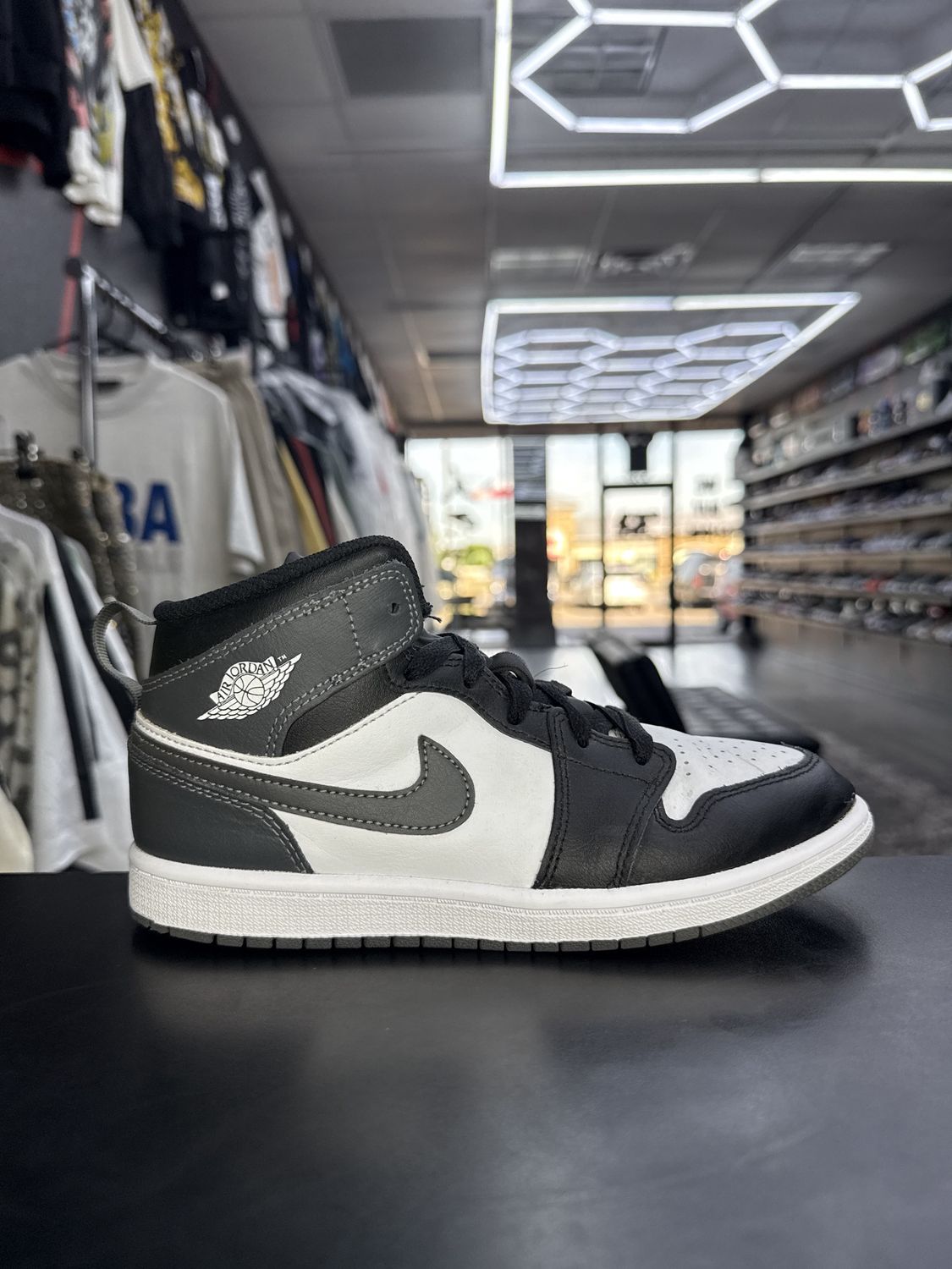 J1 MID “GREY/BLK”  (SZ 3Y)  USED/NO BOX