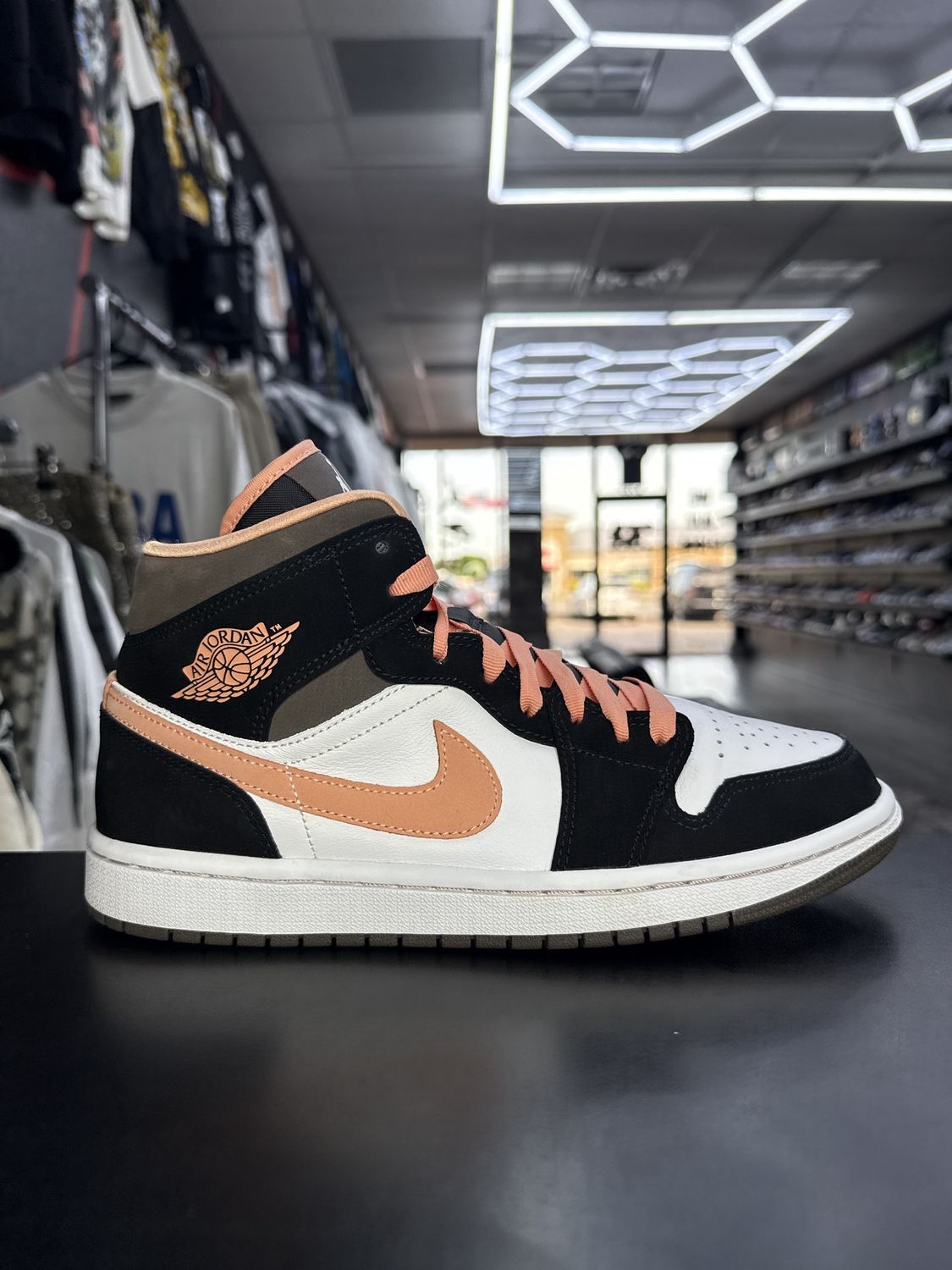 J1 MID “PEACH MOCHA”  (SZ 8M / 9.5W)  USED/NO BOX