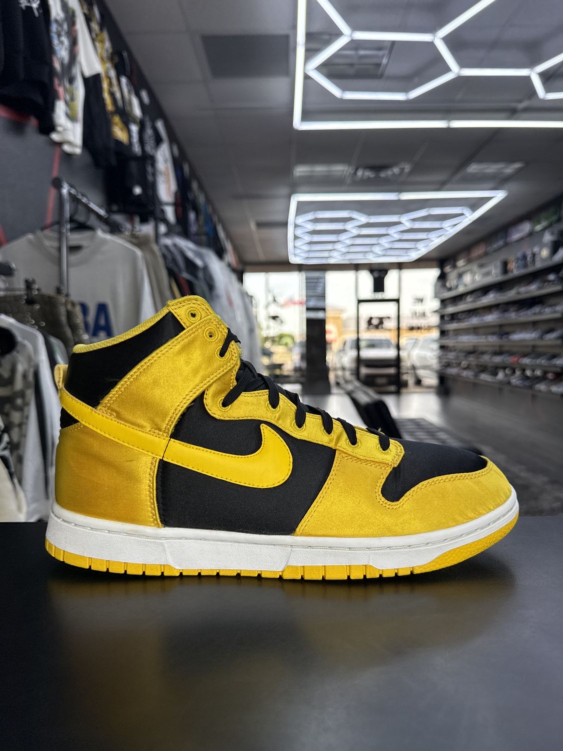 NIKE DUNK HI “SATIN GOLDENROD”  (SZ 9.5M / 11W)  USED/NO BOX