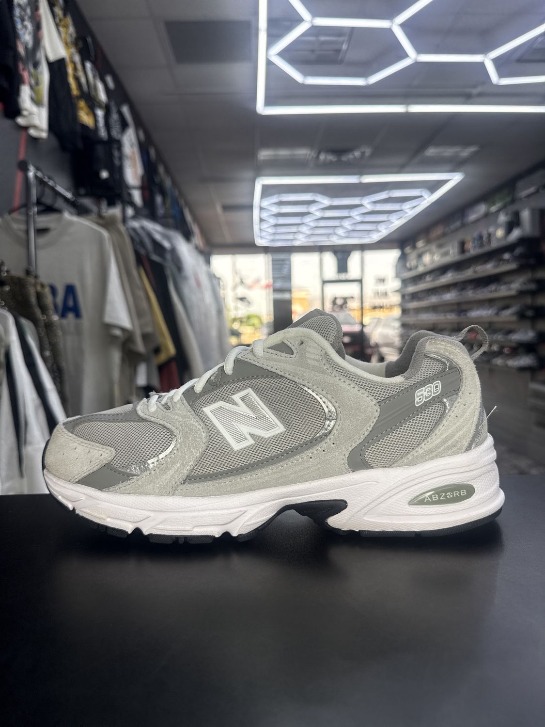 NEW BALANCE 530  “GREY”  (SZ 9)  USED/NO BOX