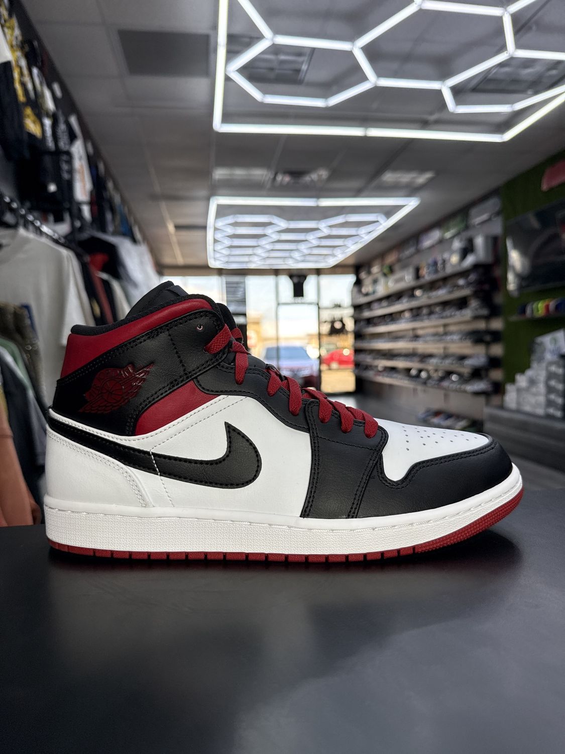 J1 MID “GYM RED BLK TOE”  (SZ 10)  USED/OG BOX
