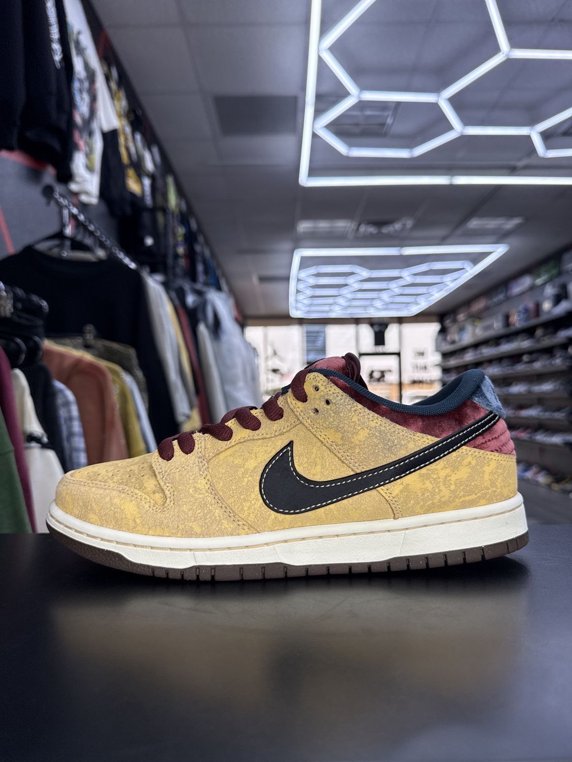NIKE DUNK SB “CITY OF CINEMA”  (SZ 8)  WORN 1x/OG ALL
