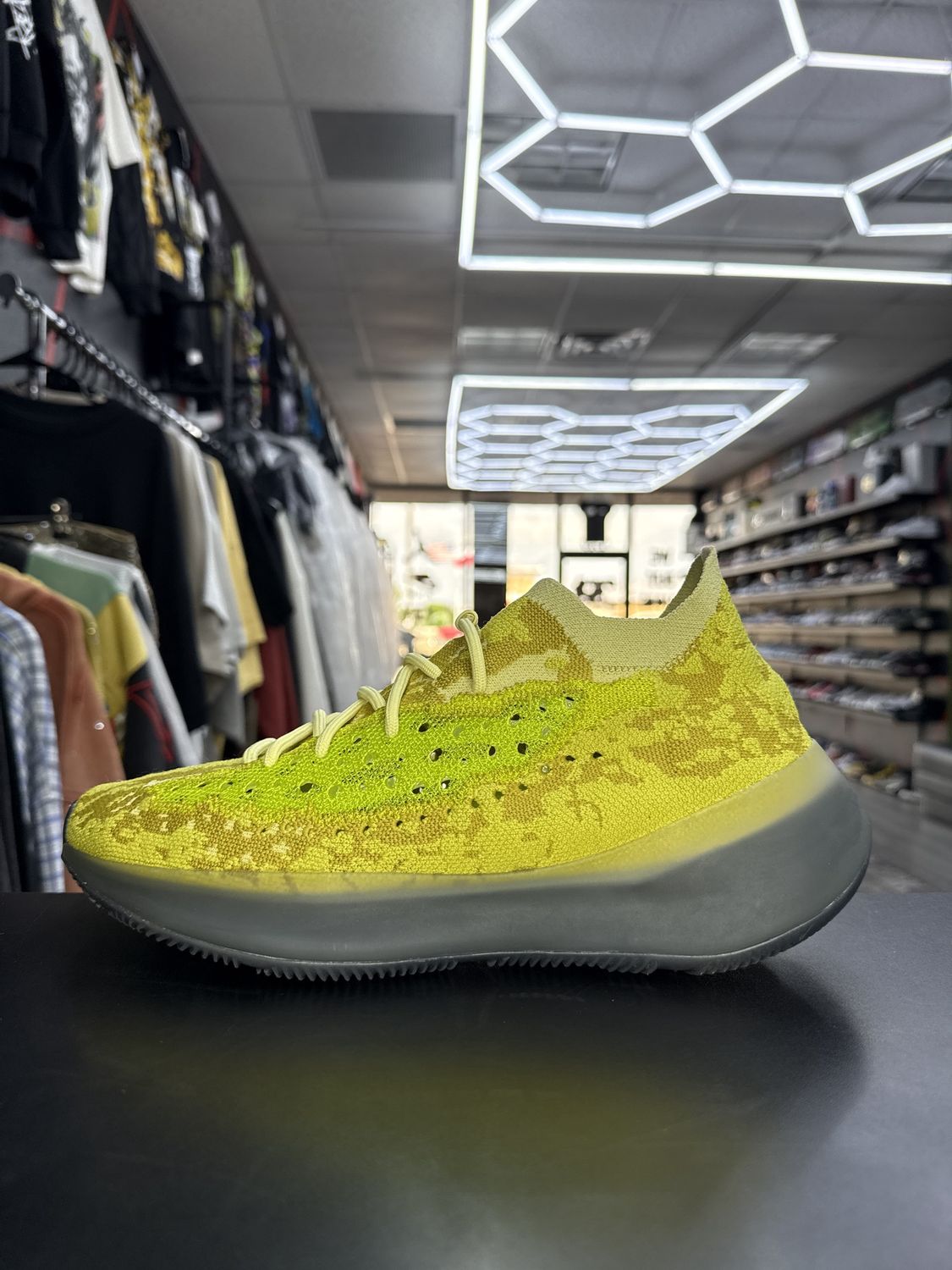 YZY 380 “HYLTE”  (SZ 11)  WORN 1x/OG ALL
