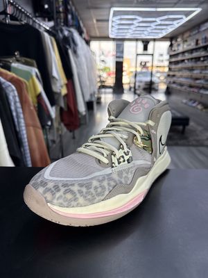 NIKE KYRIE INFINITY “LEOPARD CAMO”  (SZ 11)  USED/OG BOX