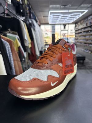 NIKE AIR MAX 1 x PATTA “DARK RUSSETT”  (SZ 11)  USED/OG ALL