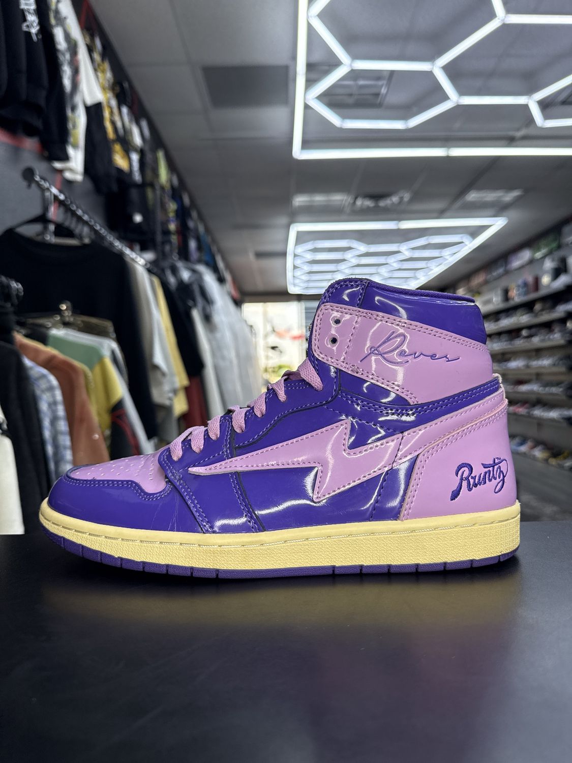 KIY x RUNTZ “ORIGINAL”  (SZ 9.5)  USED/OG BOX