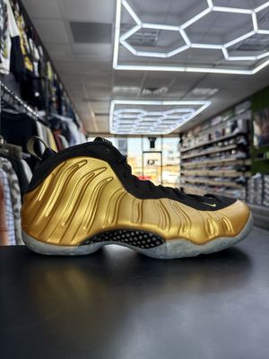 NIKE FOAMPOSITE “METALLIC GOLD”  (SZ 10.5)  USED/OG BOX