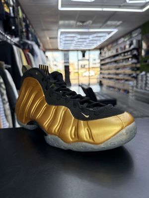 NIKE FOAMPOSITE “METALLIC GOLD”  (SZ 10.5)  USED/OG BOX