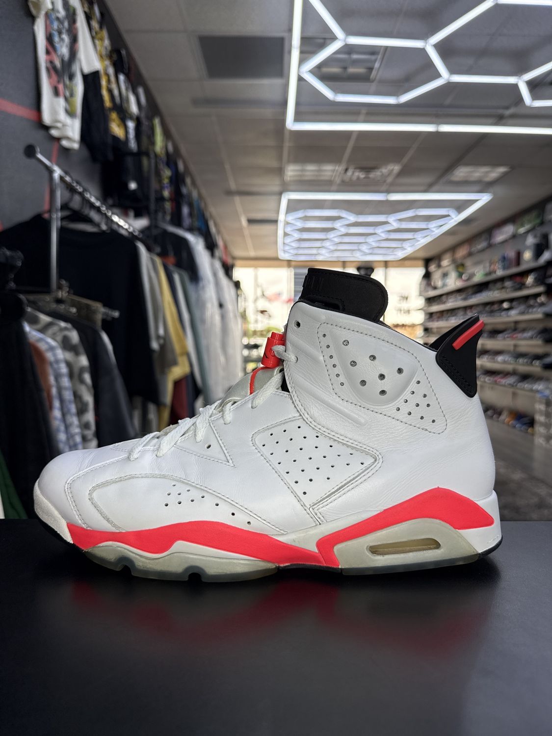 J6 “INFRARED WHT”  (SZ 11)  USED/NO BOX